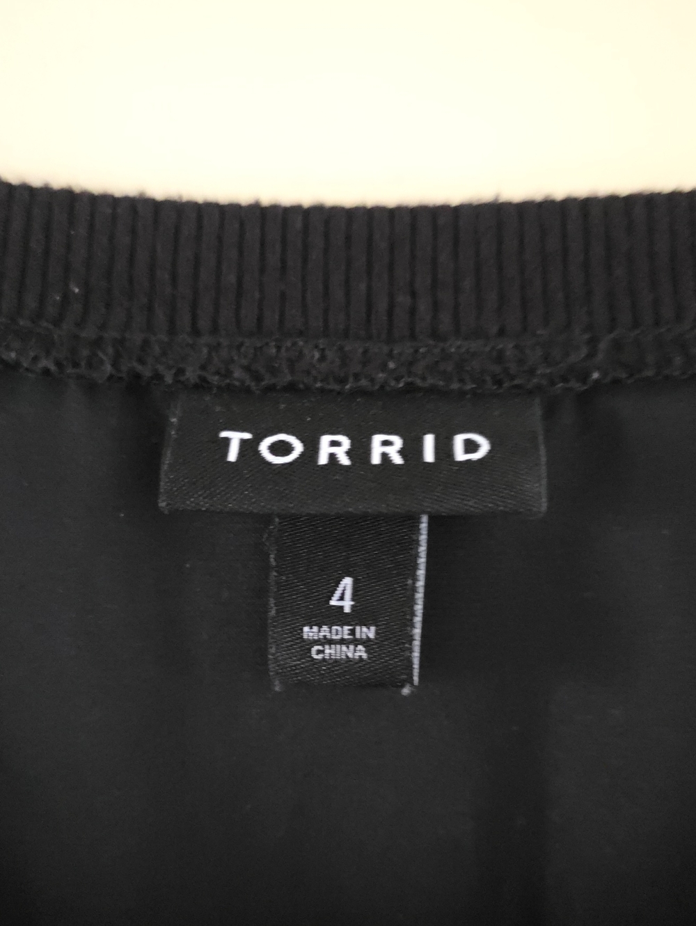 TORRID Satin Short Sleeve Top - BLACK SZ 4 - Picture 4 of 7